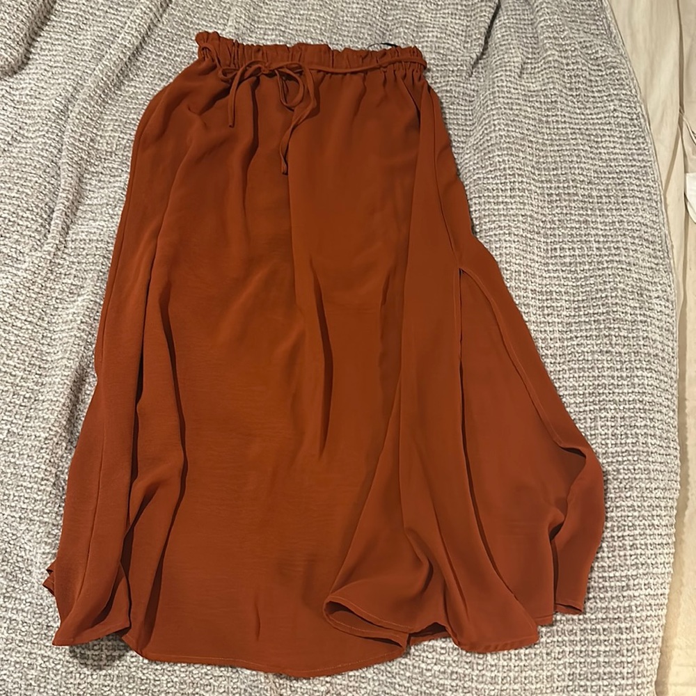 Mid length skirt